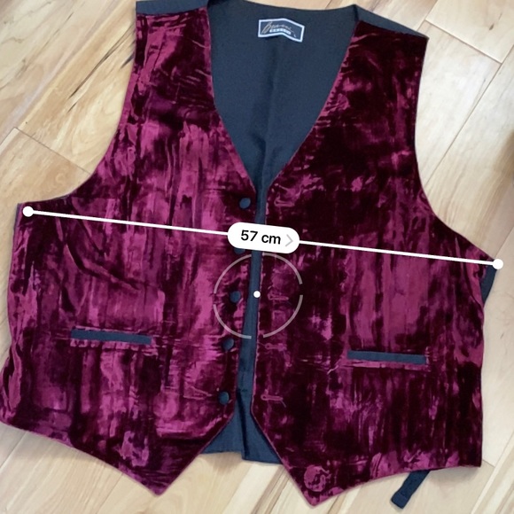 Crushed velvet style burgundy tuxedo vest with matching bow tie, size L. - Picture 2 of 2